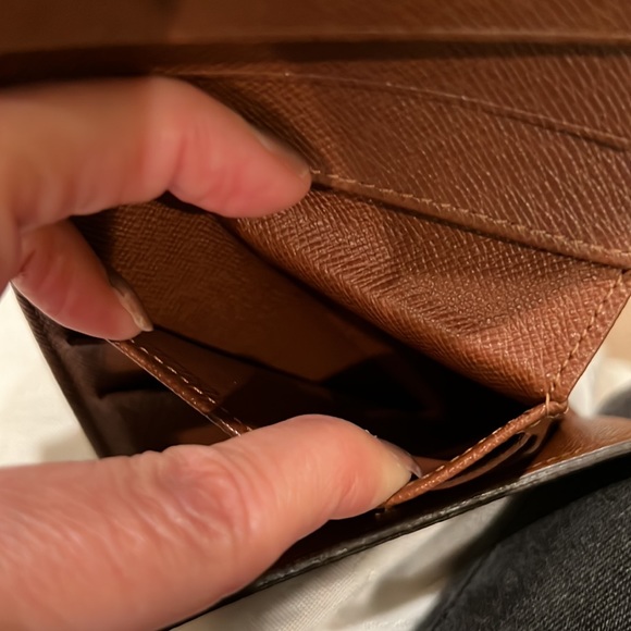 Louis Vuitton Brown Monogram Elise Tri-fold Wallet- Excellent Condition - Picture 11 of 17